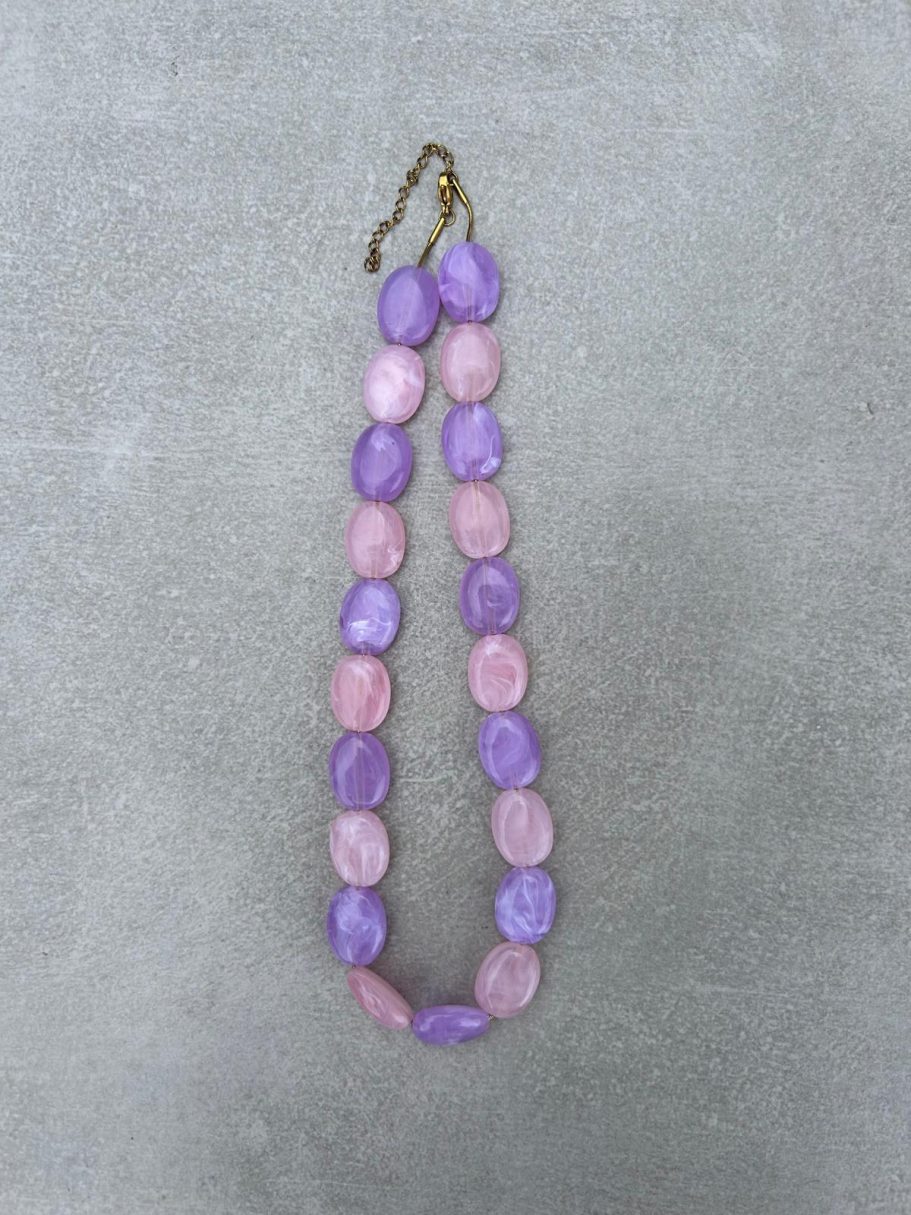 Ketting maan - roze/paars €12,50 Ketting maan - roze/paars