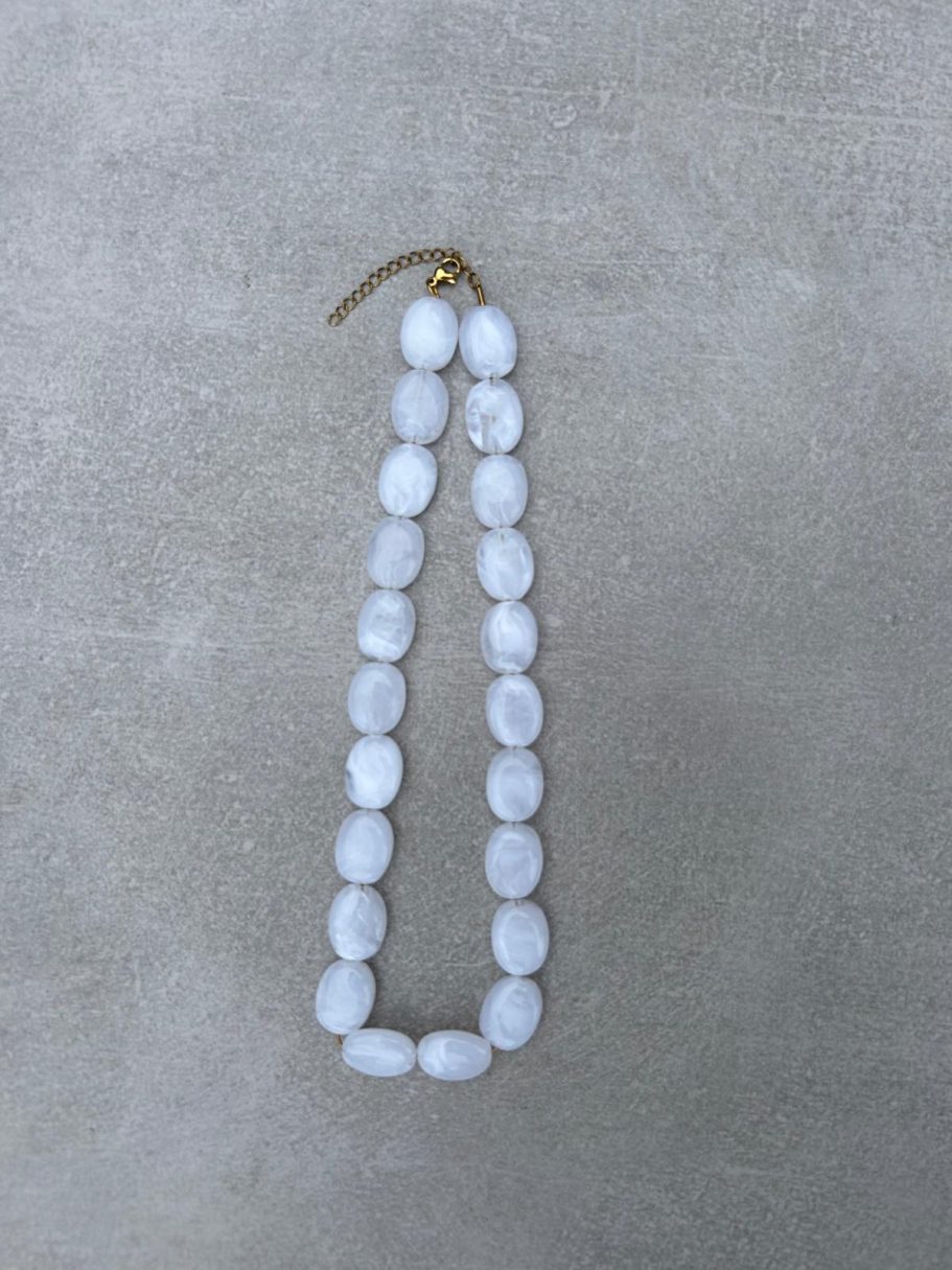 Ketting maan ovaal - wit €12,50 Ketting maan ovaal wit