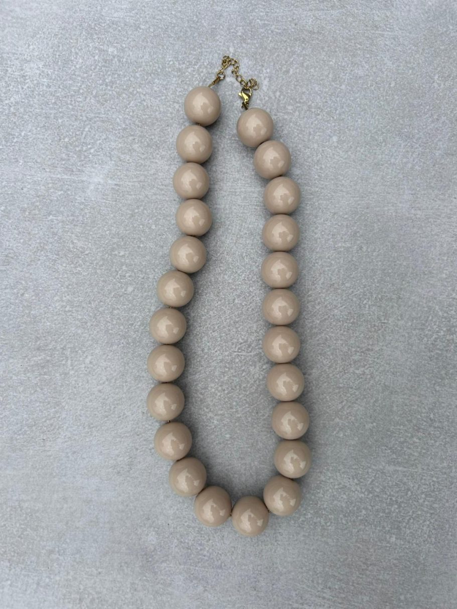 Candy ketting L 18mm- beige €12,50 Candy ketting L 18mm- beige